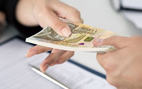 Kreditimi i ekonomise do perkeqesohet: Pandemia do shtrengoje kushtet e kredise